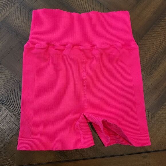 Free People Happiness Runs Shorts Neon Pink (Electric Sunset) M/L - Picture 4 of 4